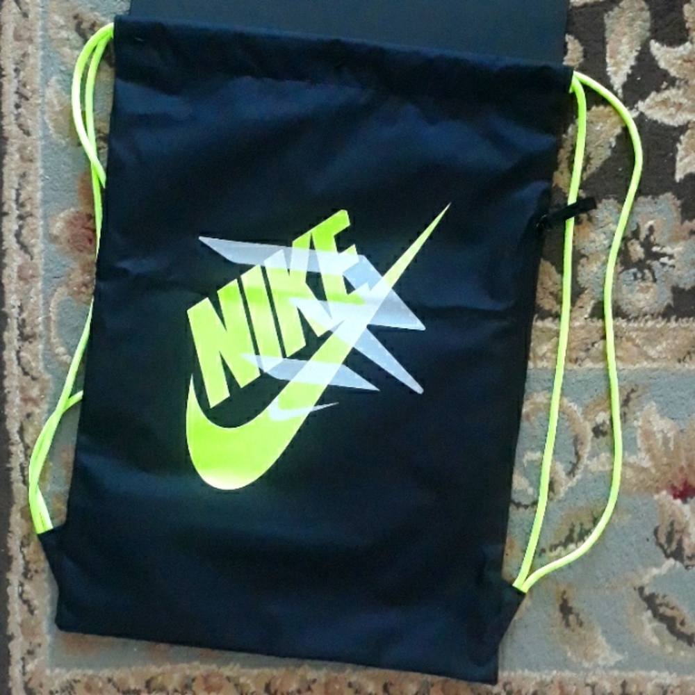 2x*Host Pick*Nike drawstring bag - Picture 9 of 12